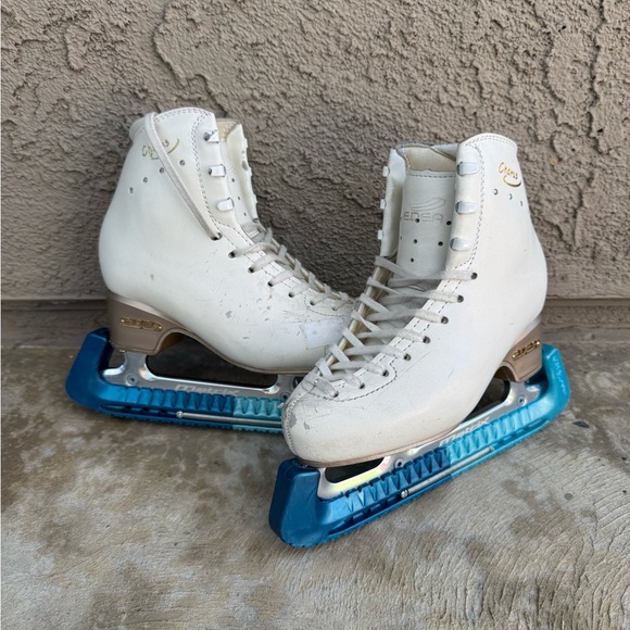 White Ice Skates with Blue Blades - Picture 1 of 8